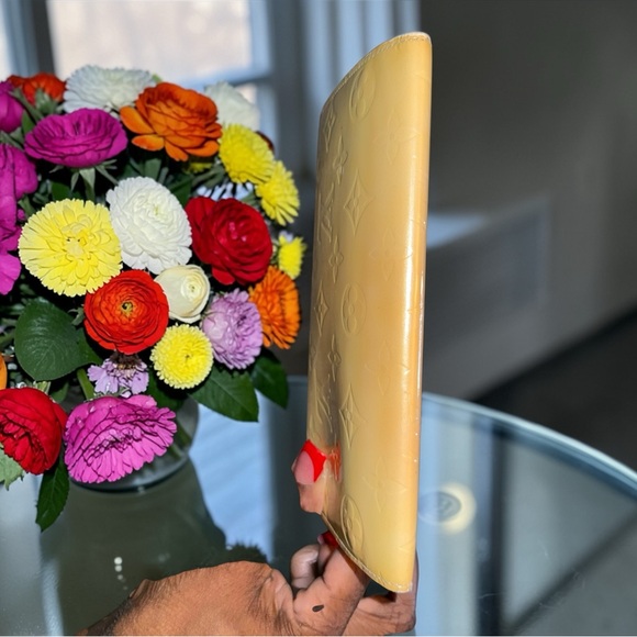 Louis Vuitton Cream Patent Monogram Snap Wallet - Picture 2 of 8